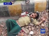 Fake injured little beggar in Toba Tek Singh_Watch What people do with him