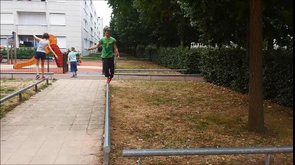 Tony Thich, yamakasi avec ses stagiaires au Mans