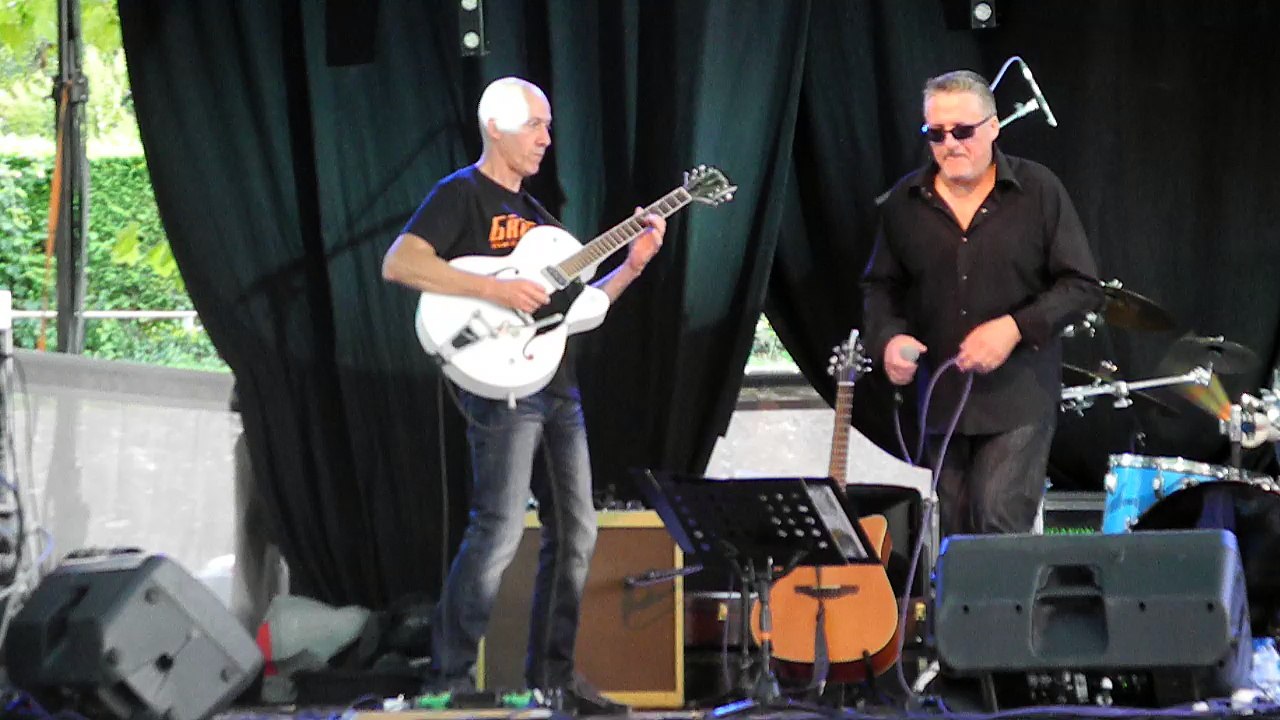 Blue Suede Shoes / La Soupe aux Choux by Rocking Billies