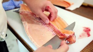 How to Fillet a Salmon サーモンの捌き方