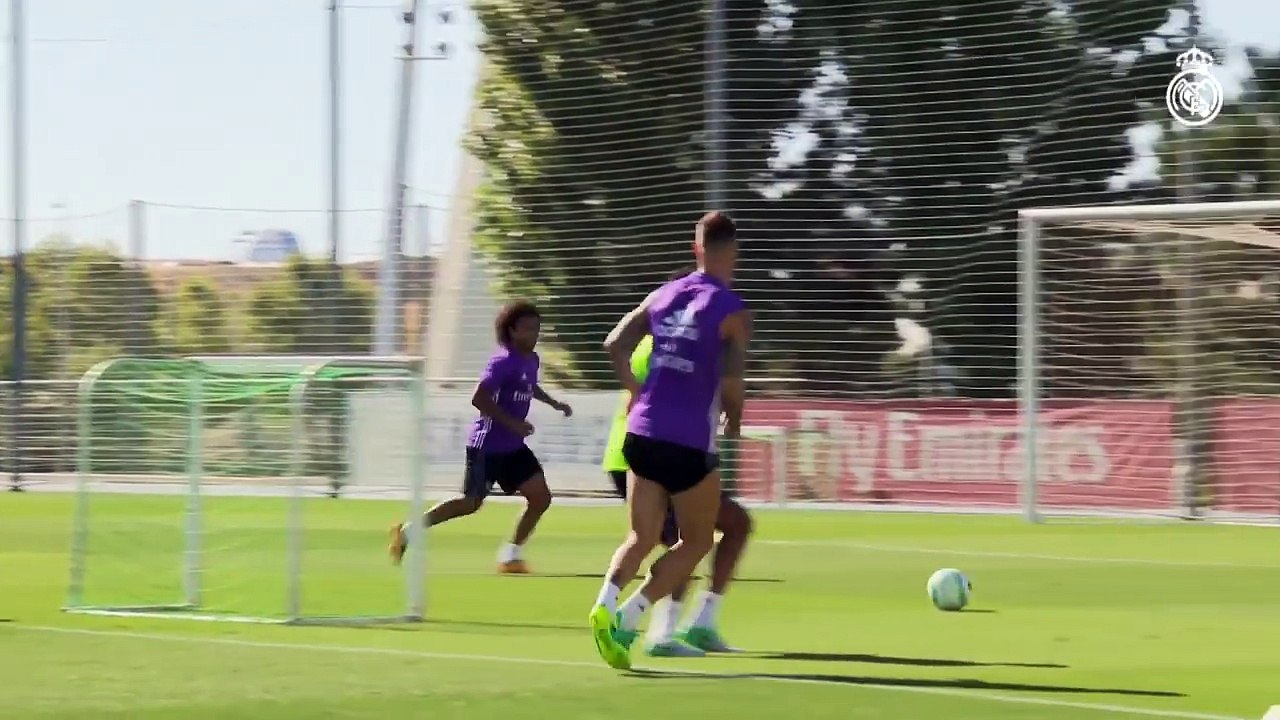 Marcelo fires an unstoppable shot in training!