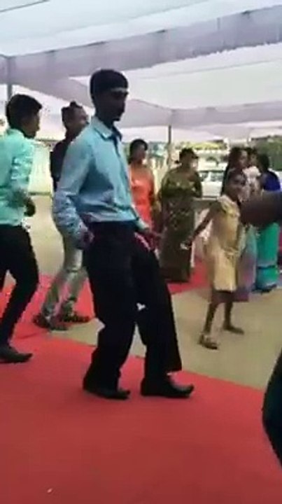 Wedding Dance Very Funny ..lol