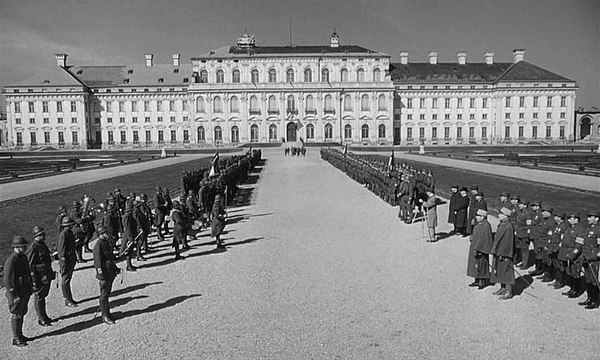 Stanley Kubrick - Paths of Glory (USA, 1957) (Scene 1/2) [Kirk Douglas]