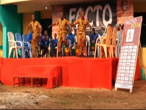 2. FACTO 2016, les artistes sensibilisent la population sur Ébola et Lassa