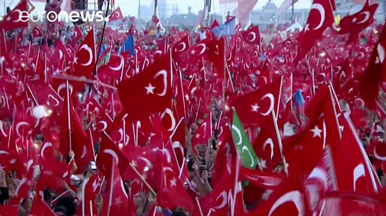 A Istanbul folla oceanica per Erdogan: "popolo vuole pena di morte"