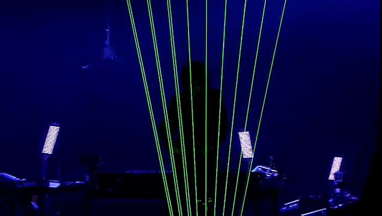 Rendez-vous 2 (harpe laser) - Jean Michel Jarre - Concert Lille 16-10-10