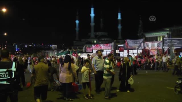 Cumhurbaşkanlığı Külliyesi Önünde Demokrasi Nöbeti Sürüyor