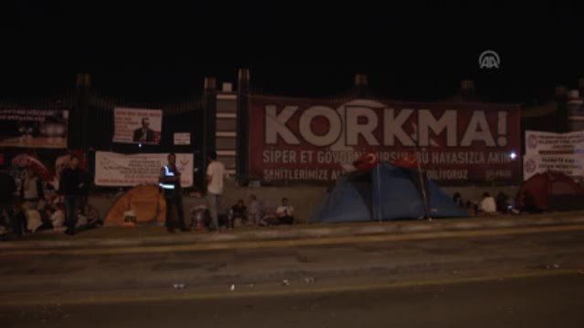 Cumhurbaşkanlığı Külliyesi Önünde Demokrasi Nöbeti Sürüyor (2)