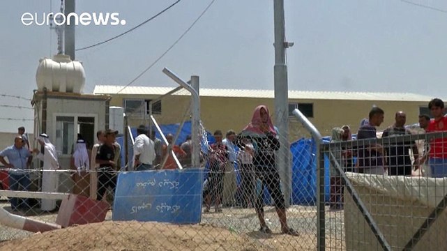 Miles de iraquíes huyen de los combates al sur de Mosul