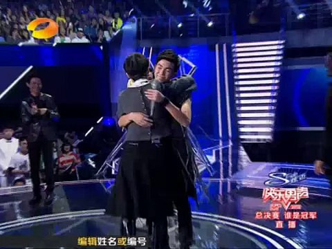 2013.09.27 快乐男声花絮 李宇春 Li Yuchun Chris Lee 周笔畅相拥 湖南卫视2013《快乐男声》