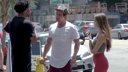 Ne regarde pas le cul de ma nana !