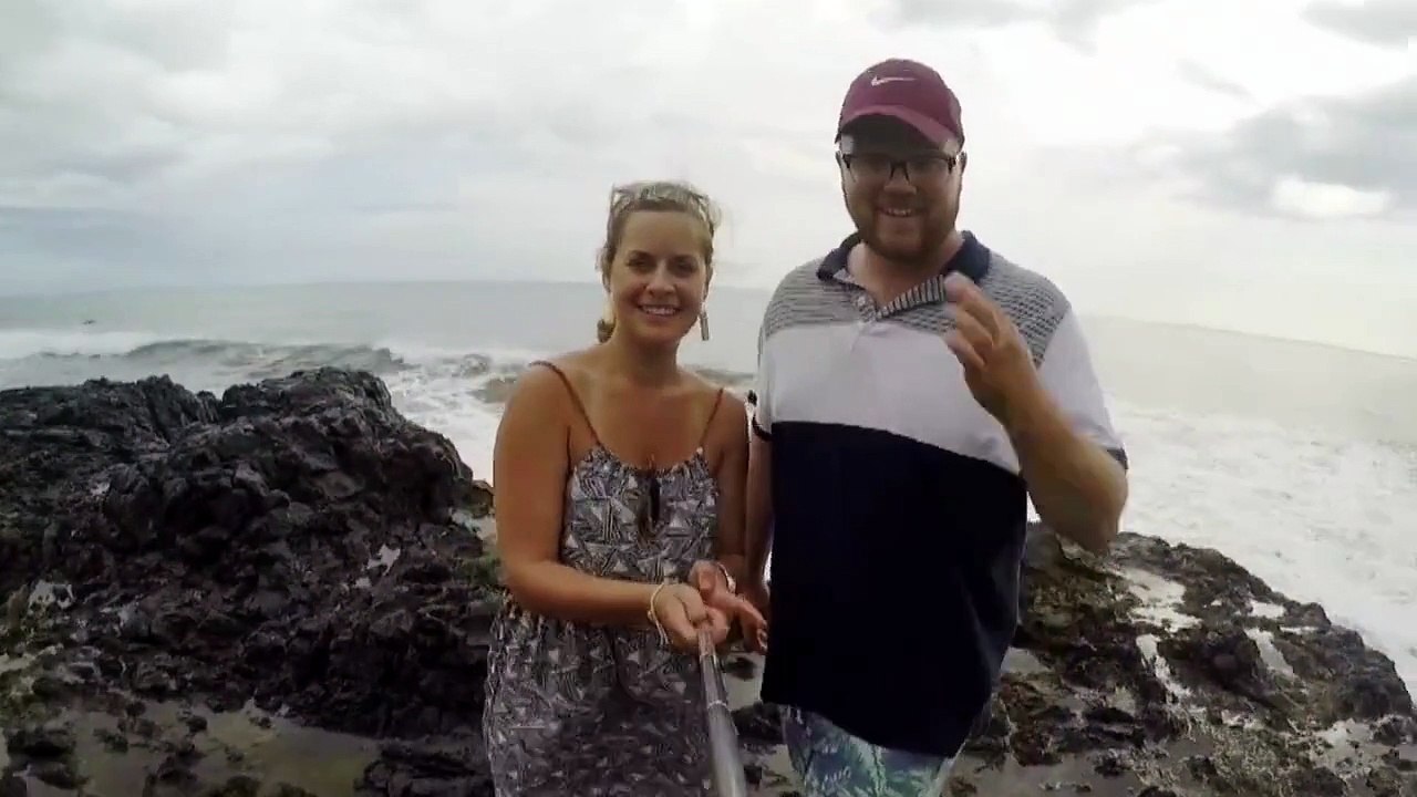 Selfie fail au bord de la mer : vague géante