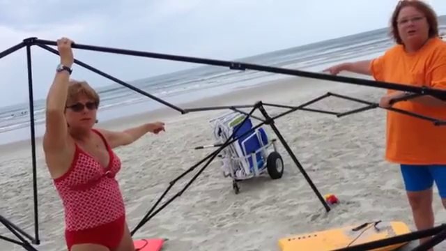 Regardez la réaction de ces voleuses face au propriétaire... Culottées les femmes