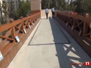 Üst geçitte 'cemaat' operasyonu