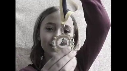 Un padre filma la figlia ogni settimana per 14 anni. Ecco il risultato: