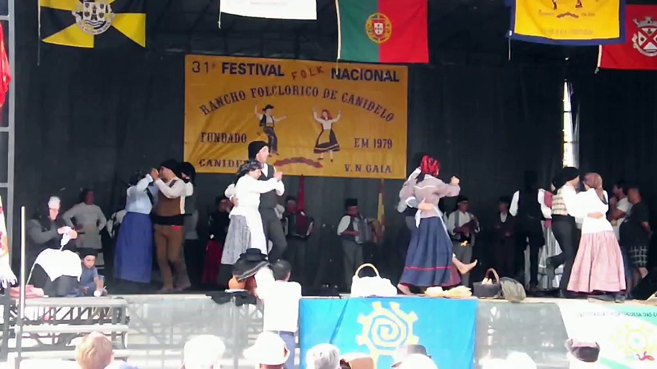 festival de danse folklorique à Canidelo