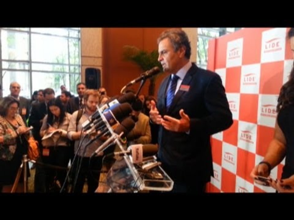 Aécio chama de "chantagem" tentativa do PT de i...