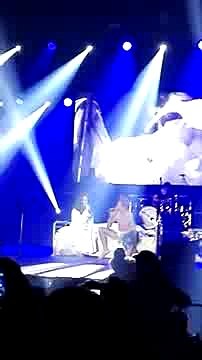 Ich Troje-Wypijmy Za To - Gość Hannah - Live