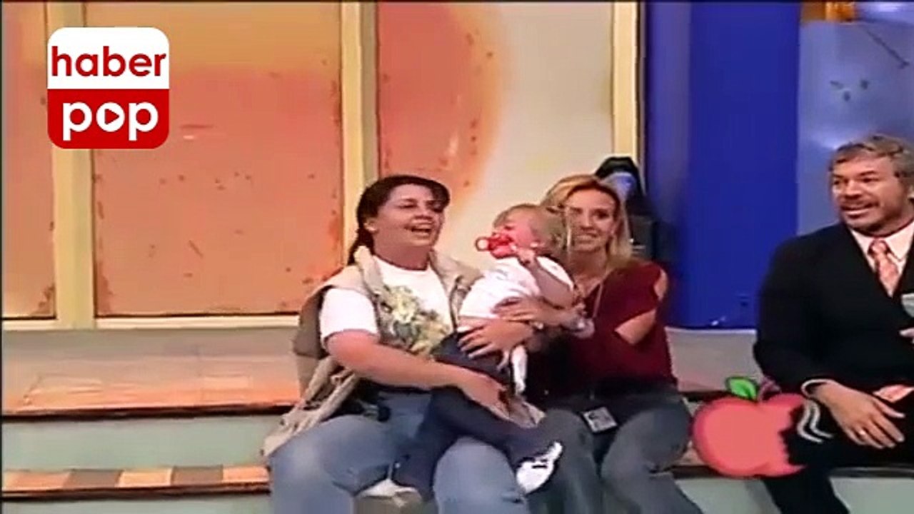 Aslan canlı yayında bebeğe saldırdı, annesi gülerek izledi #aslan