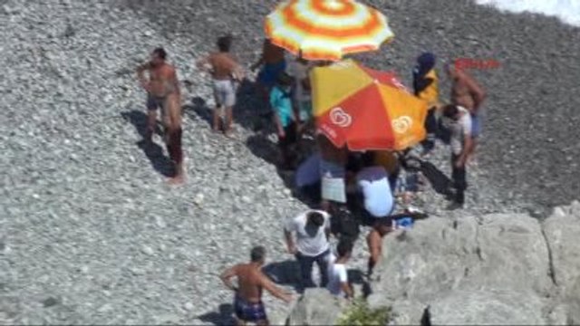 Zonguldak Denizde Boğulma Tehlikesi Geçiren Gencin Duran Kalpi Çalıştırıldı