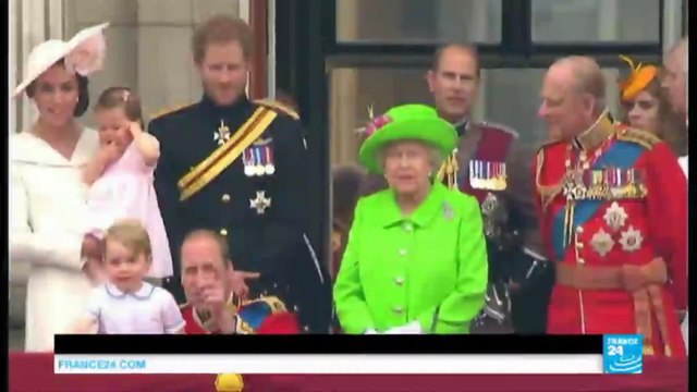 Royaume-Uni : la reine Elizabeth II dévoile sa garde-robe au public tout l'été à Buckingham Palace