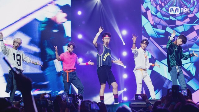 [KCON 2016 LA×M COUNTDOWN] 샤이니 (SHINee) _ INTRO (SHINee, in the house)+View