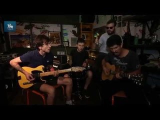 "O rock no Brasil precisa levar várias porradas"