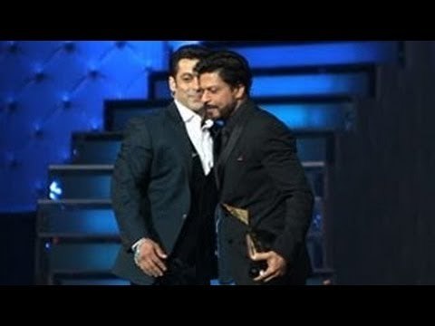 Salman Khan Forces Shahrukh Khan To Say JAI HO At Star Guild Awards 2014