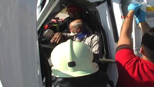 Ereğli Kamyonet, Kamyona Arkadan Çarptı 2 Ağır Yaralı