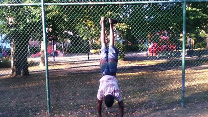BBOY CAPCOM WALL WALK EXERCICE PRACTICE