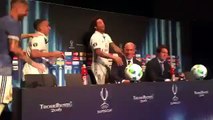 Players Real Madrid ran to the press conference to congratulate Zidane