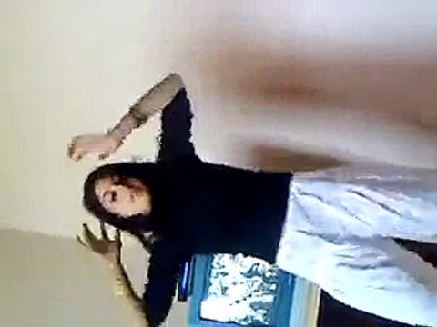 سکول کی لڑکی سے اس لڑکے نے بہت کچھ کروا لیا اور پھر ویڈیو بنا کر لیک کردی -