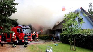 26/06-2014 Stråtækt hus nedbrændt efter lynnedslag, Køge