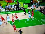 Mario Hezonja met Patricio Garino sur un poster