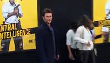 Scott Eastwood Was Advised Not to be Taylor Swift's 'Boy Toy'(240)