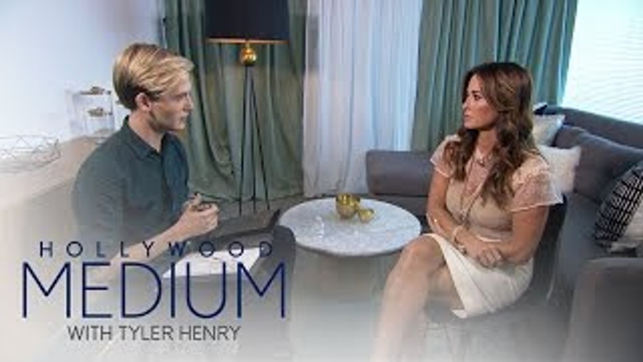 Kyle Richards Breaks Down During Reading With Tyler Henry | Hollywood Medium with Tyler Henry | E!