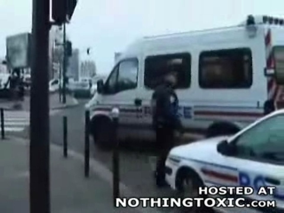 L'escaladeur francais s'attaque à la tour Dexia