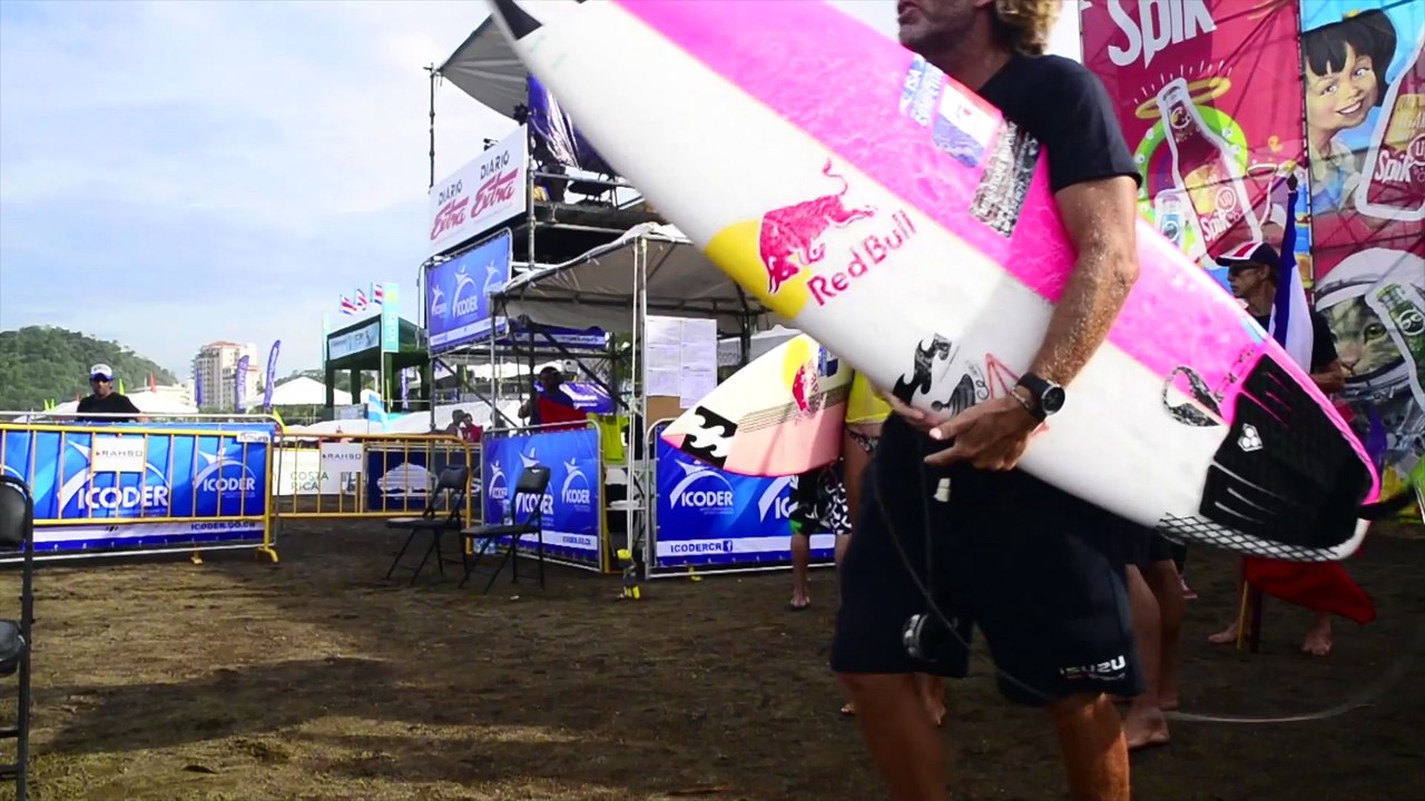Adrénaline - Surf : Pauline Ado et Justine Dupo...