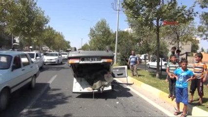 Adıyaman?da Otomobil Devrildi: 5 Yaralı