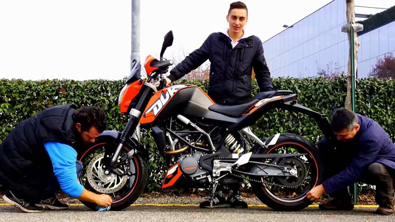 Ktm Duke 125_ Wheels Stickers Tutorial