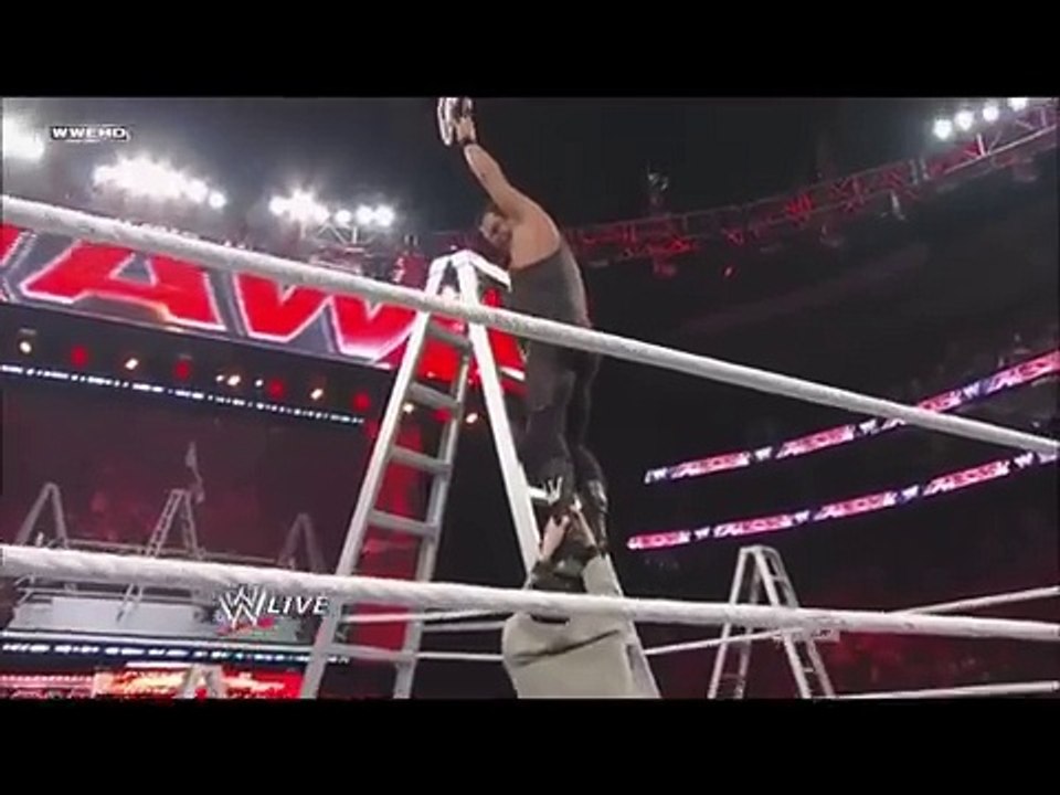 WWE Jerry Lawler beats the hell out of Michael Cole HD