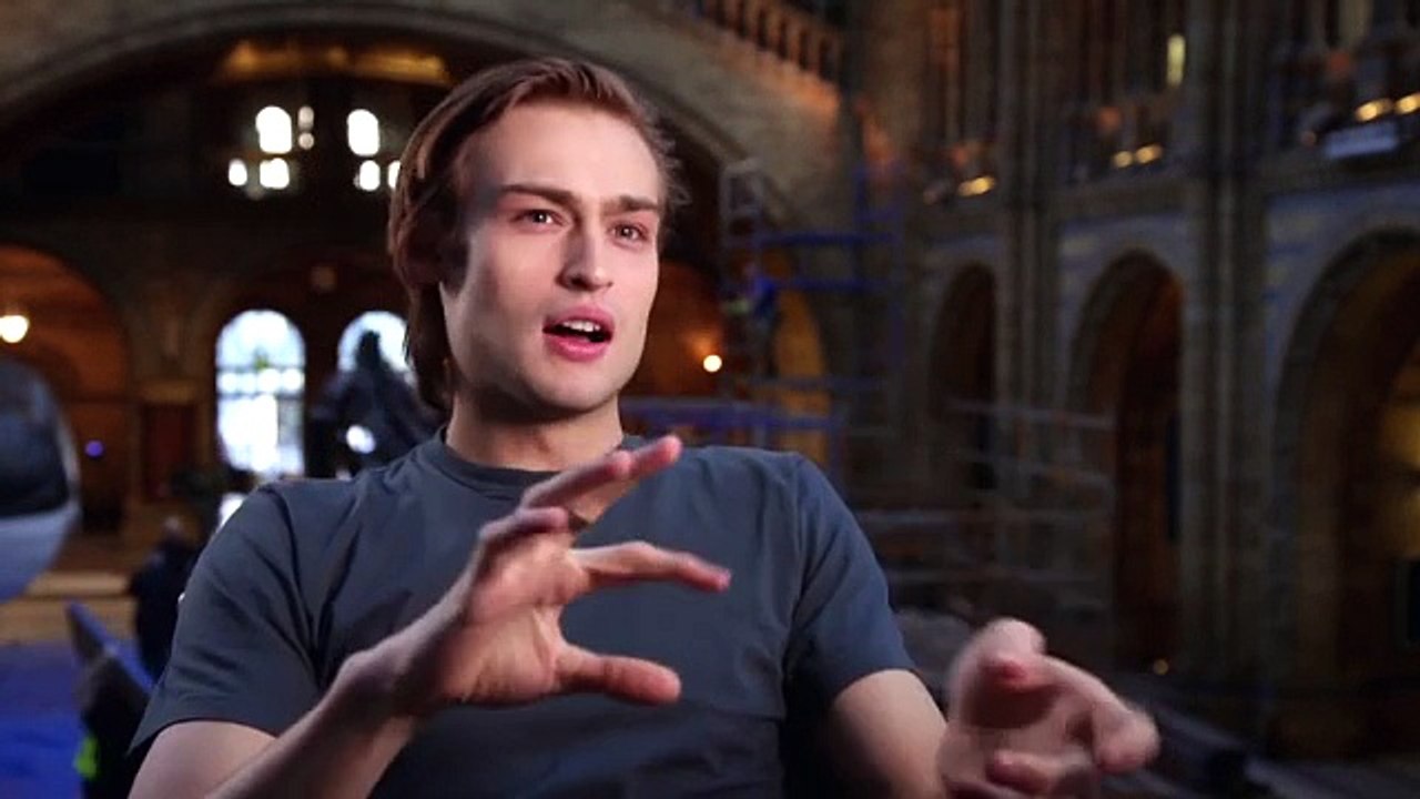 Jupiter : Le Destin de l'Univers - Interview Douglas Booth VO