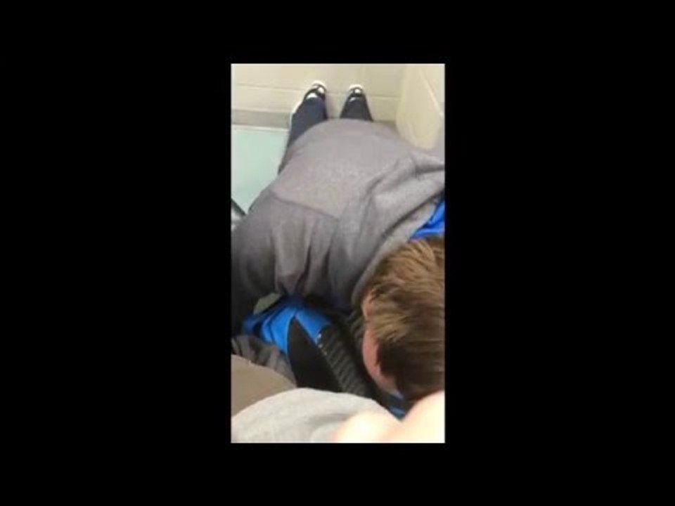 Kadin Does Pushups