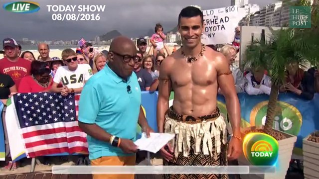 Des journalistes américaines huilent le corps d'un athlète tongien...