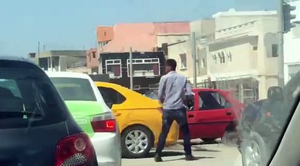 كان بش يتعدى على روحو يخي رستلو ولا بوليس ههههه