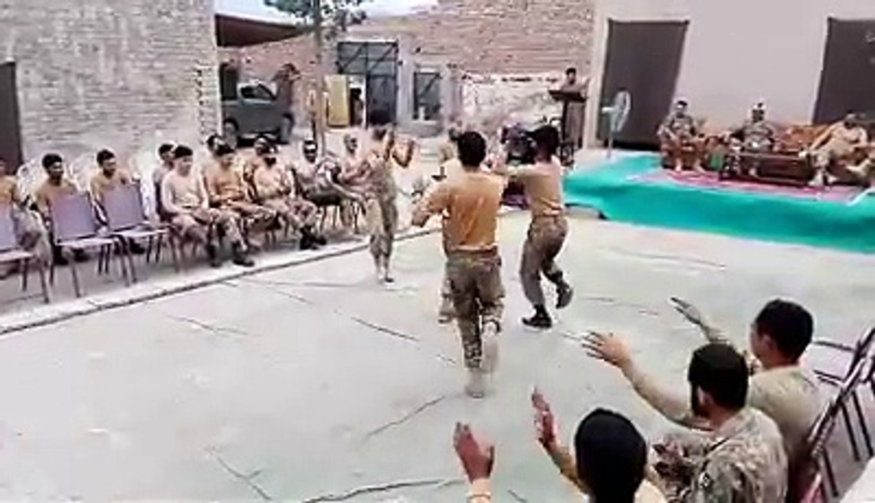 Pak Army soldures dance