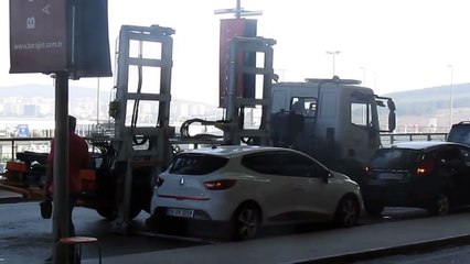 La nouvelle technique ultra-rapide de la fourrière Turque pour enlever votre véhicule en 59 secondes chrono