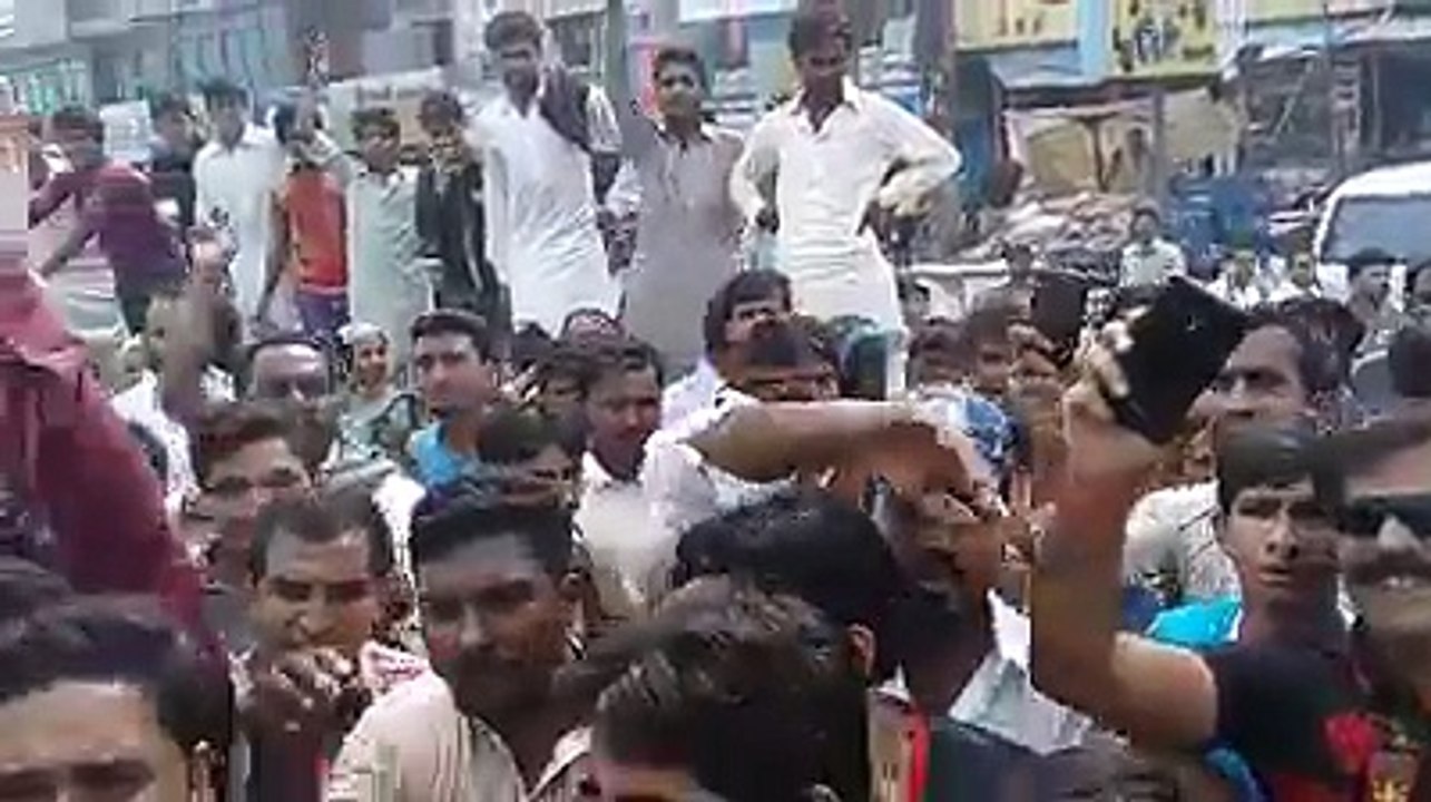 Pakistani Awam ne Bache Aghwa Karne Wali orat ko pakar k Pulice k hawalay kar diya