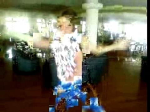 Antoine qui danse la tecktonik