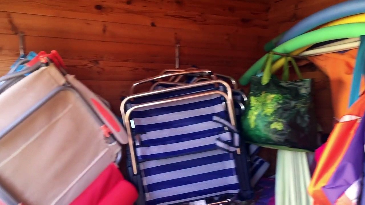 Villas for rent in Alicante, El Campello, Spain . All 3 double bedrooms sleeping 6 plus cot. WAll